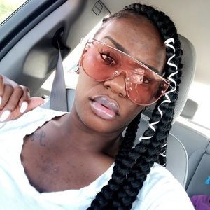 Meet your Posher, Janay